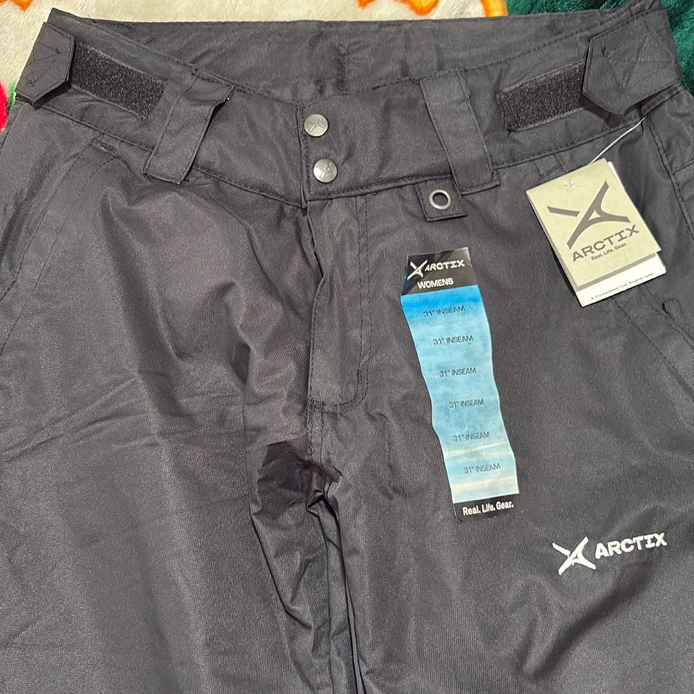 Brand new never worn snow pants